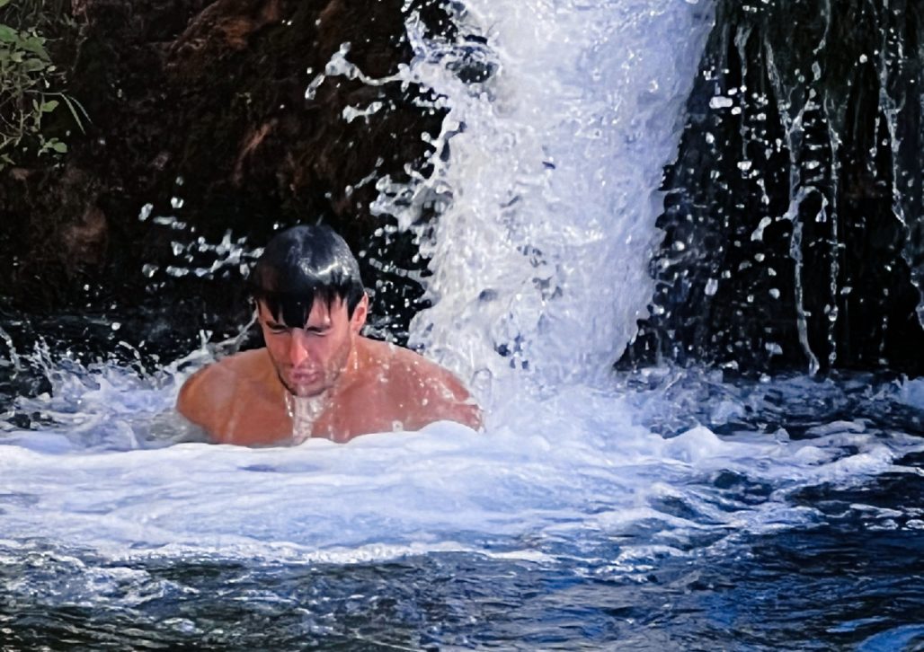 {"remix_data":[],"remix_entry_point":"challenges","source_tags":["local"],"origin":"unknown","total_draw_time":0,"total_draw_actions":0,"layers_used":0,"brushes_used":0,"photos_added":0,"total_editor_actions":{},"tools_used":{"effects":1},"is_sticker":false,"edited_since_last_sticker_save":true,"containsFTESticker":false}