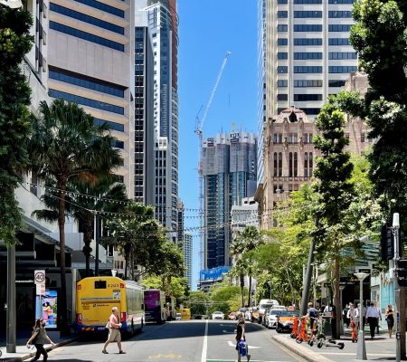 Queen_Street_with_443_Queen_Street_in_the_background,_Brisbane,_January_2021,_01 Queen_Street_with_443_Queen_Street_in_the_background,_Brisbane,_January_2021,_01
