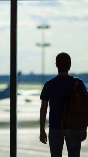 staying-safe-while-boarding-plane-1024×683 staying-safe-while-boarding-plane-1024x683
